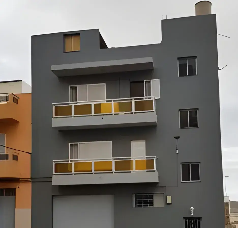 Los Pintores Castellón Rehabilitación y pintado de fachada de comunidad en color gris moderno